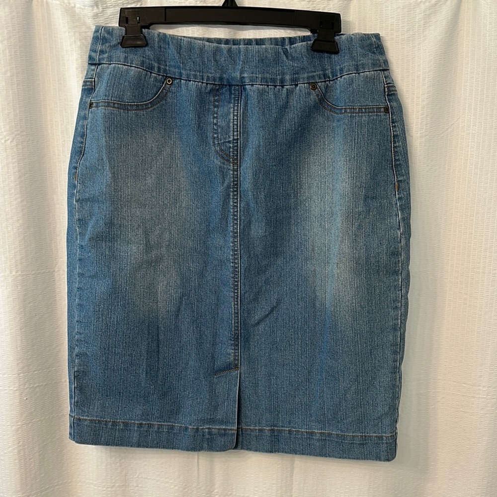 *LAST CHANCE* Slim station Denim Blue Skirt sz 8